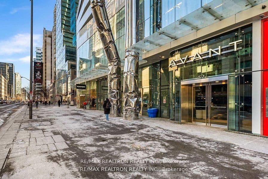 1 Bloor Street E, Unit 6010 thumbnail 4
