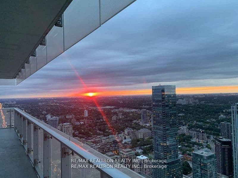1 Bloor Street E, Unit 6010 thumbnail 41