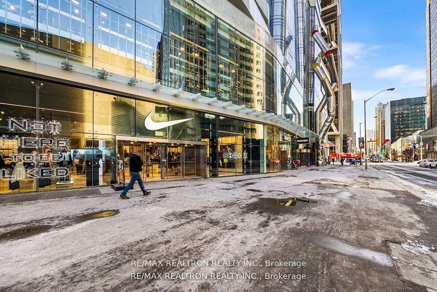 1 Bloor Street E, Unit 6010 thumbnail 5