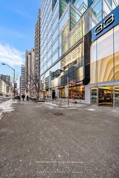 1 Bloor Street E, Unit 6010 thumbnail 6
