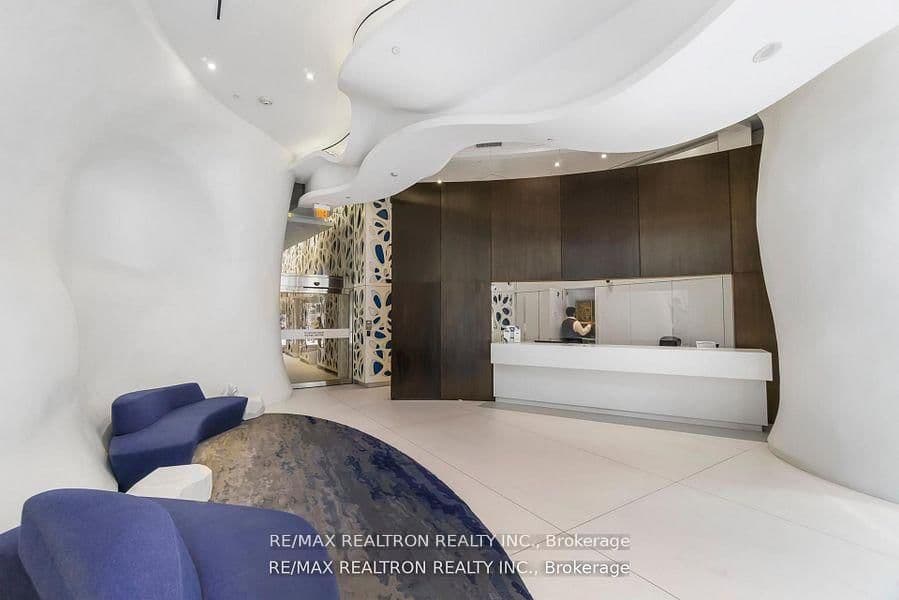 1 Bloor Street E, Unit 6010 thumbnail 7