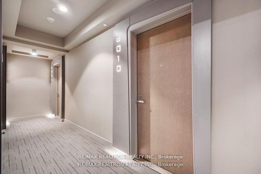 1 Bloor Street E, Unit 6010 thumbnail 9