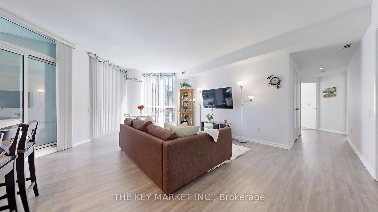 45 Charles Street E, Unit 511 thumbnail 16