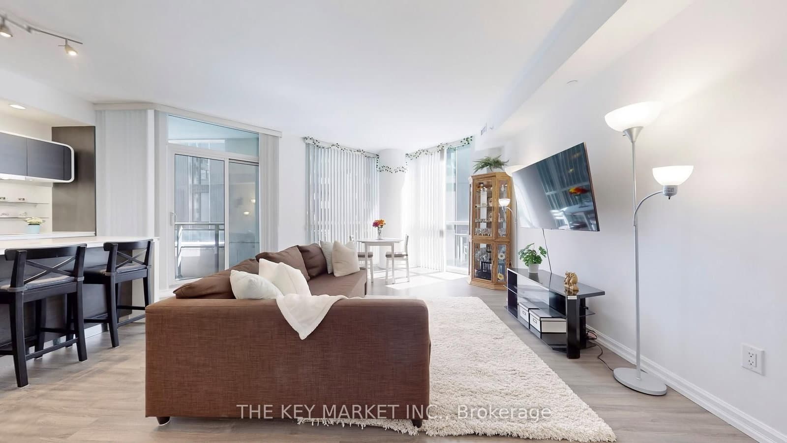 45 Charles Street E, Unit 511 thumbnail 17