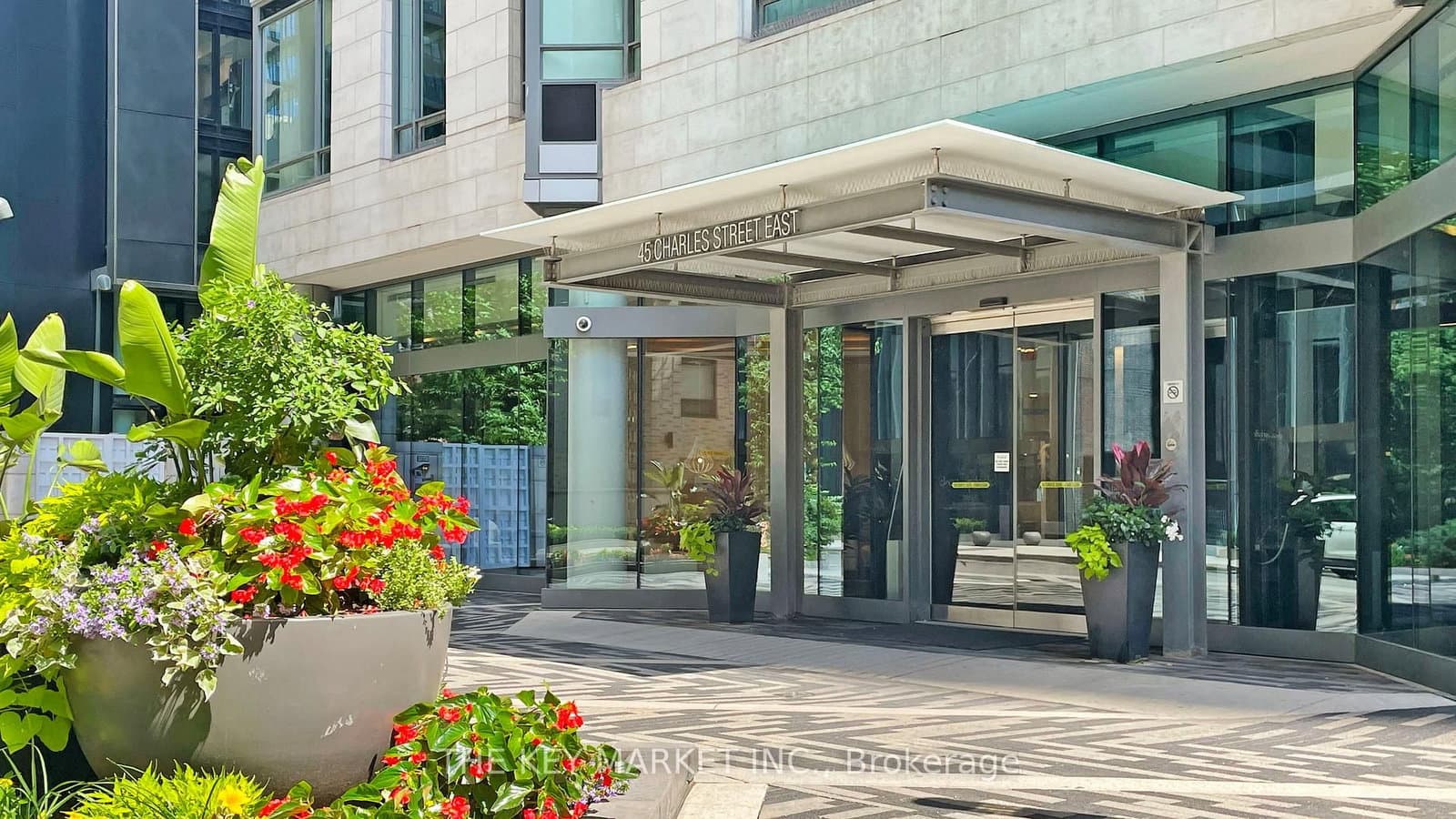 45 Charles Street E, Unit 511 thumbnail 2