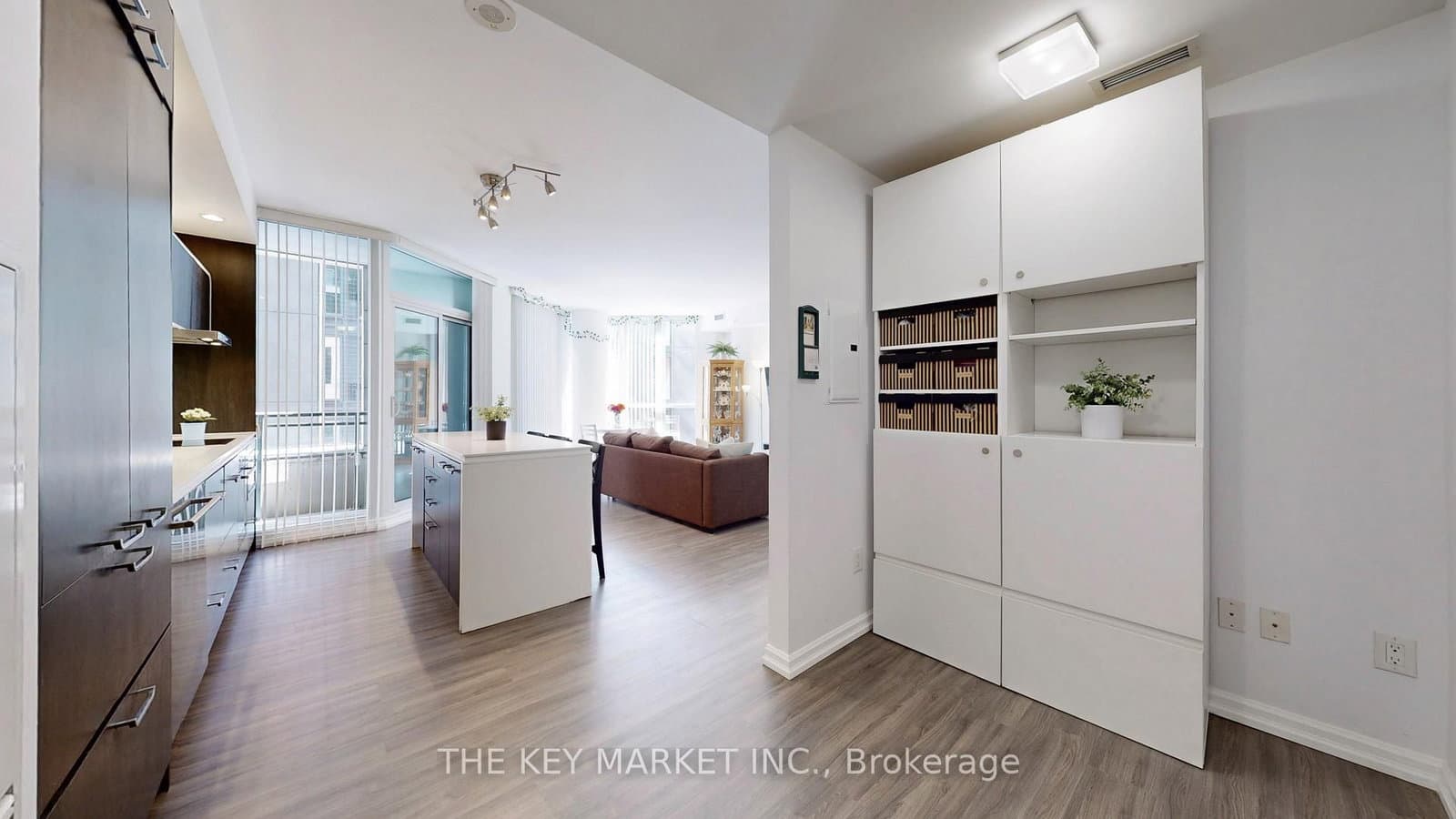45 Charles Street E, Unit 511 thumbnail 8