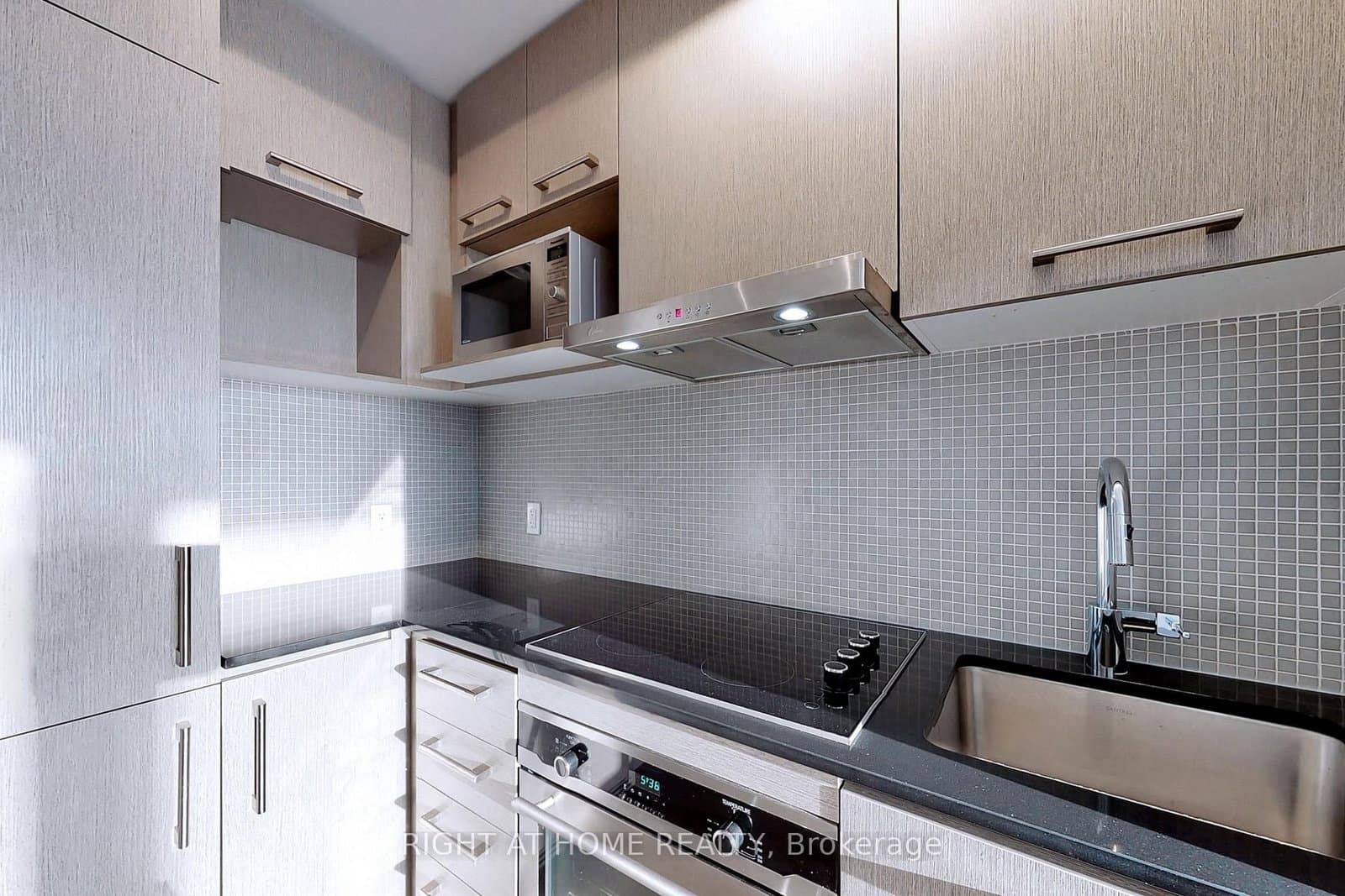 87 Peter Street, Unit 3505 thumbnail 4