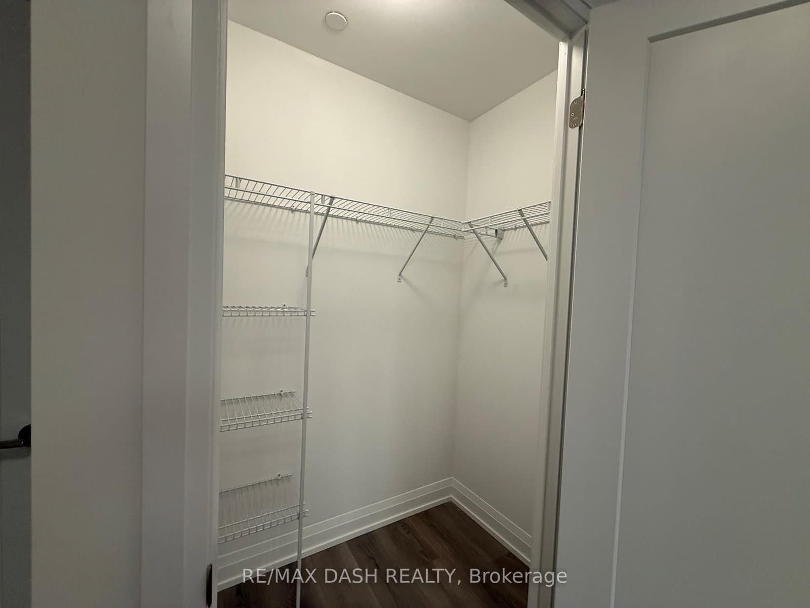 20 Soudan Avenue, Unit 907 thumbnail 16