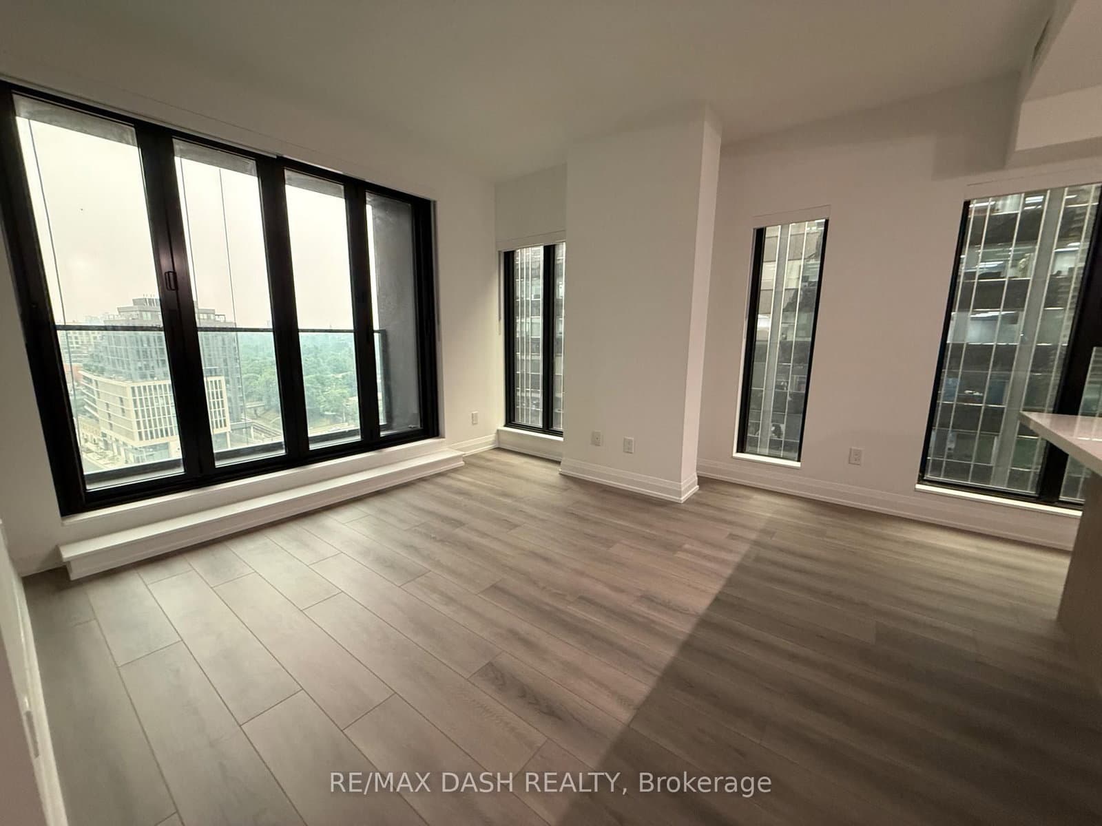 20 Soudan Avenue, Unit 907 thumbnail 21