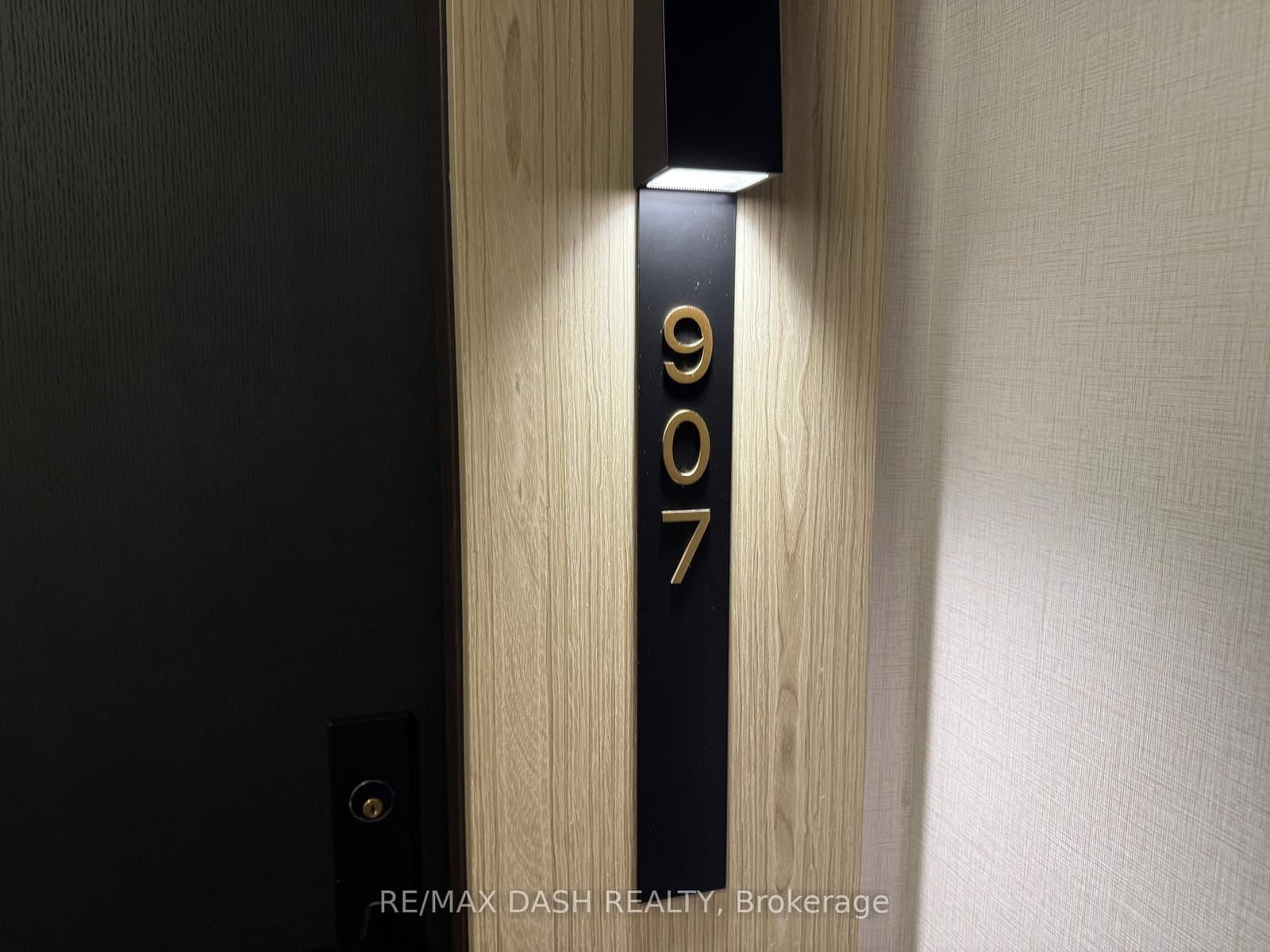 20 Soudan Avenue, Unit 907 thumbnail 4