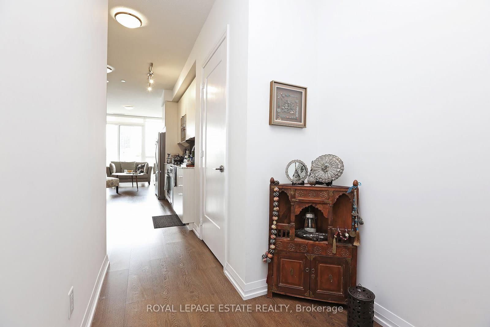 101 Erskine Avenue, Unit 510 thumbnail 4