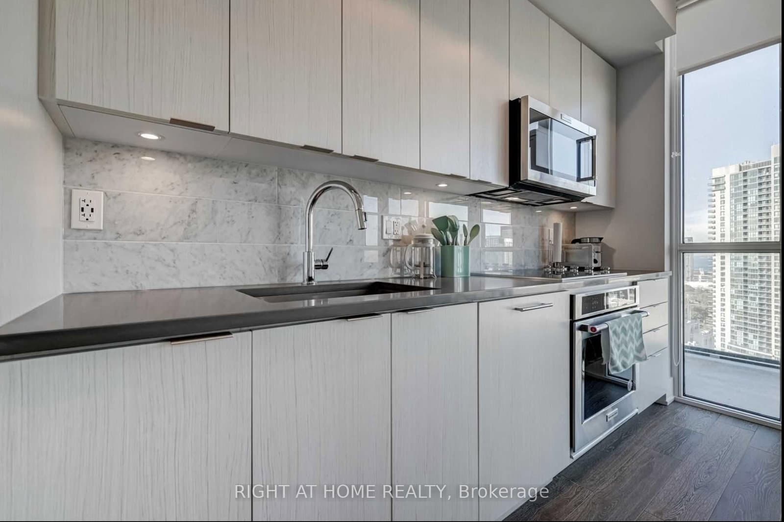 38 Iannuzzi Street, Unit Uph02 thumbnail 11