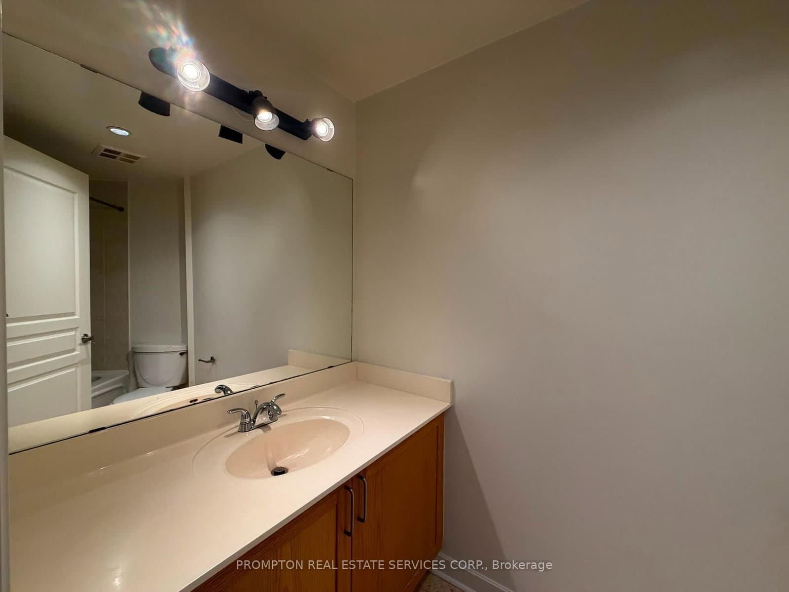 438 Richmond Street W, Unit 1107 thumbnail 11