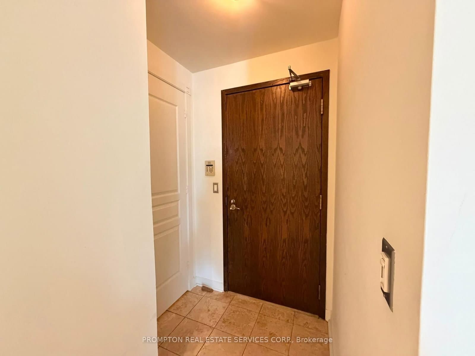 438 Richmond Street W, Unit 1107 thumbnail 3