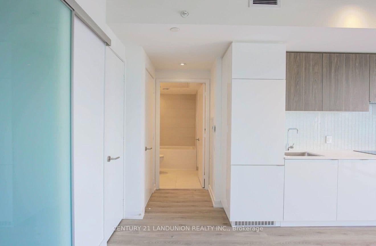161 Roehampton Avenue, Unit 2802 thumbnail 4