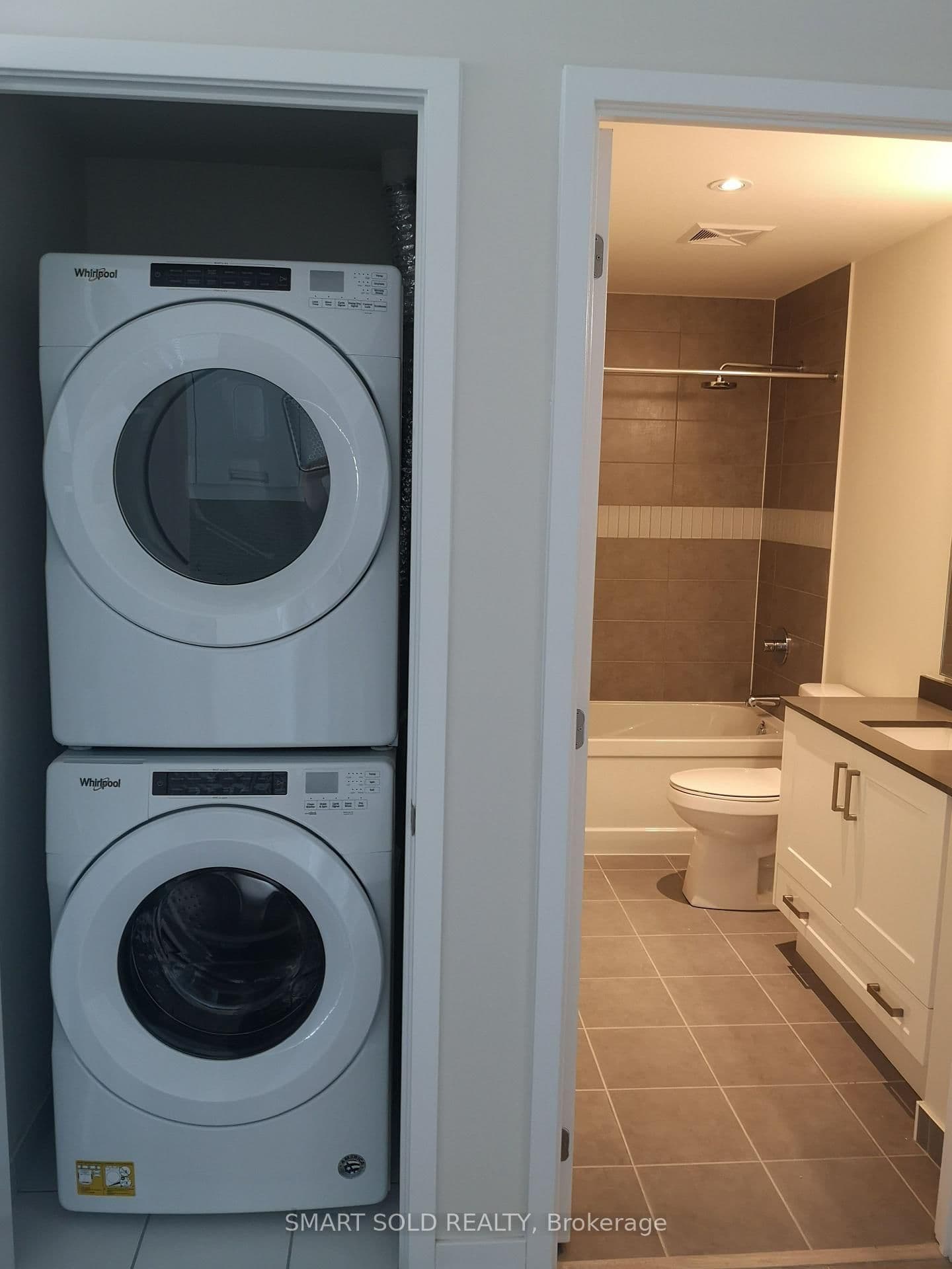 99 John Street, Unit 2303 thumbnail 8