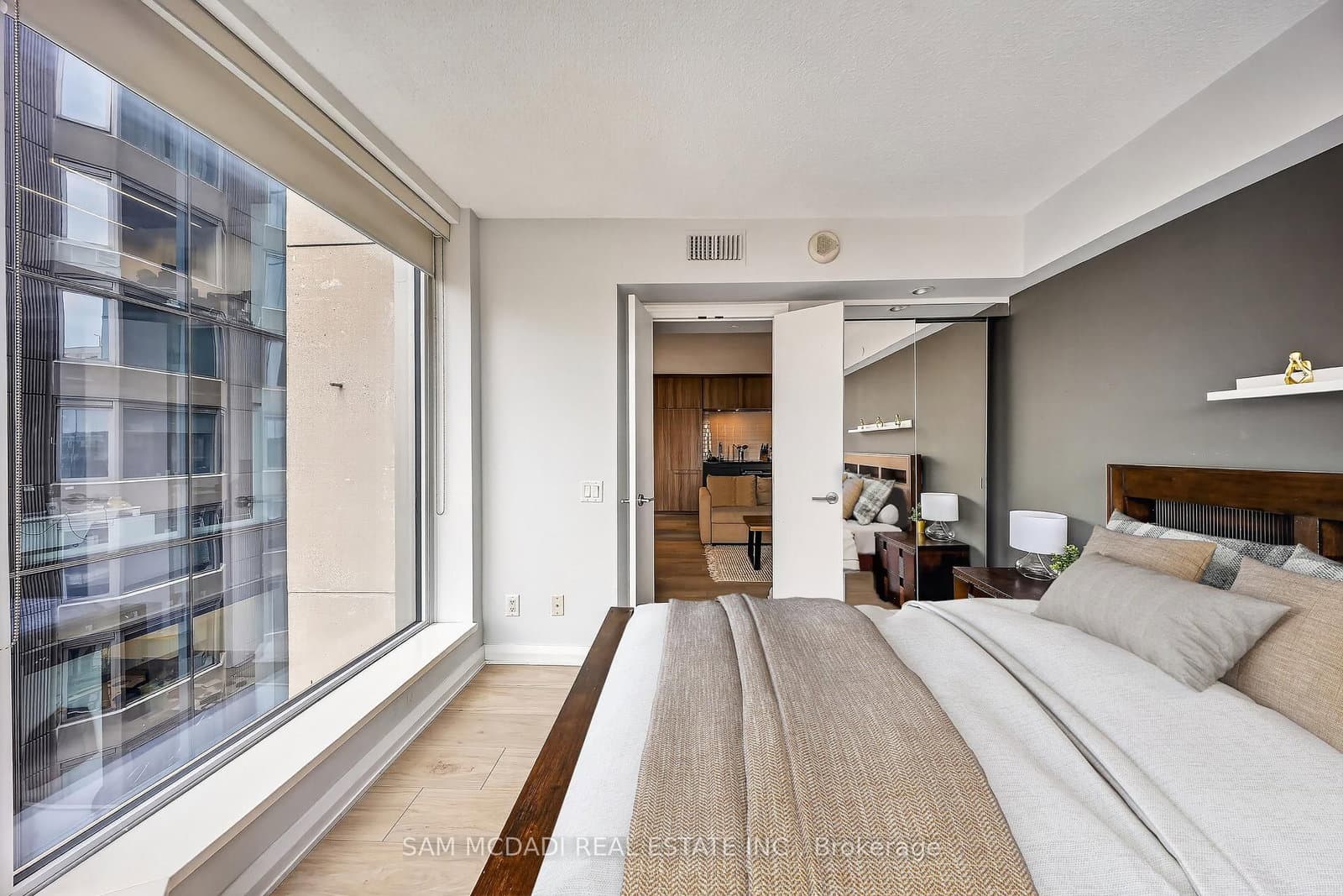 155 Yorkville Avenue, Unit 704 thumbnail 13