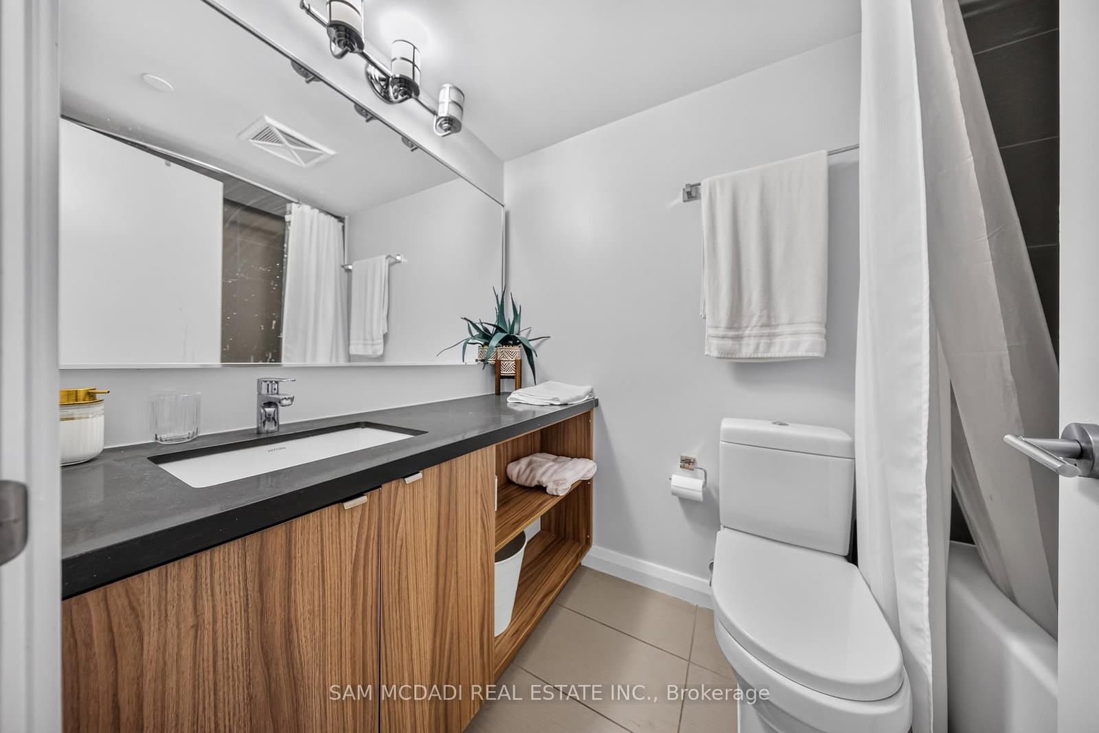 155 Yorkville Avenue, Unit 704 thumbnail 14