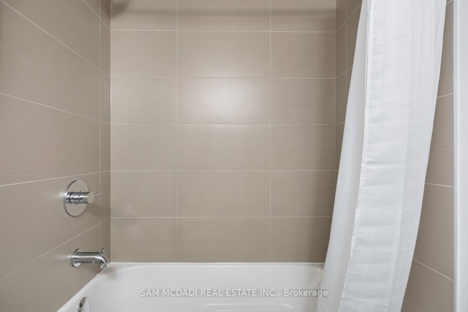 155 Yorkville Avenue, Unit 704 thumbnail 15