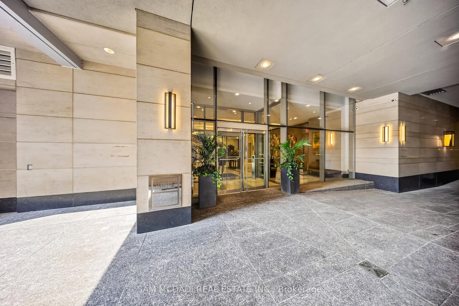155 Yorkville Avenue, Unit 704 thumbnail 2
