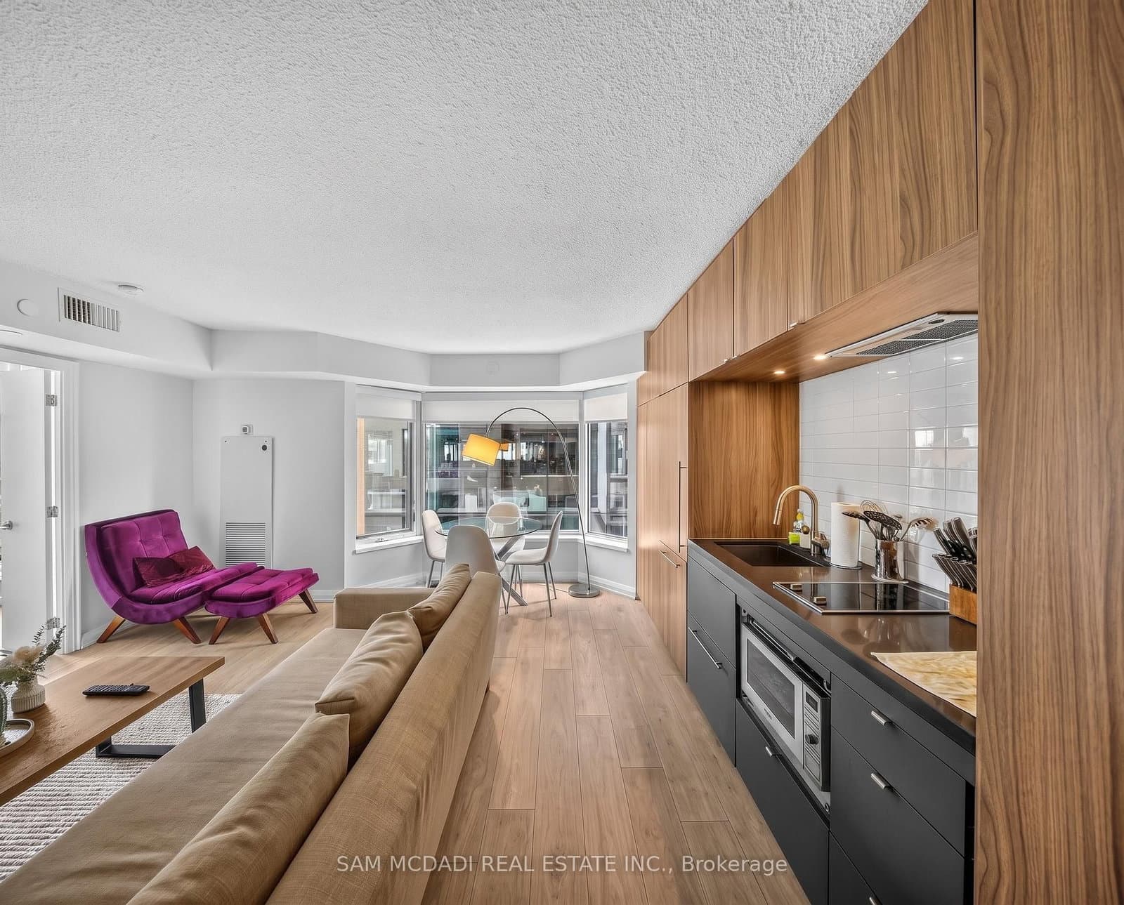 155 Yorkville Avenue, Unit 704 thumbnail 3