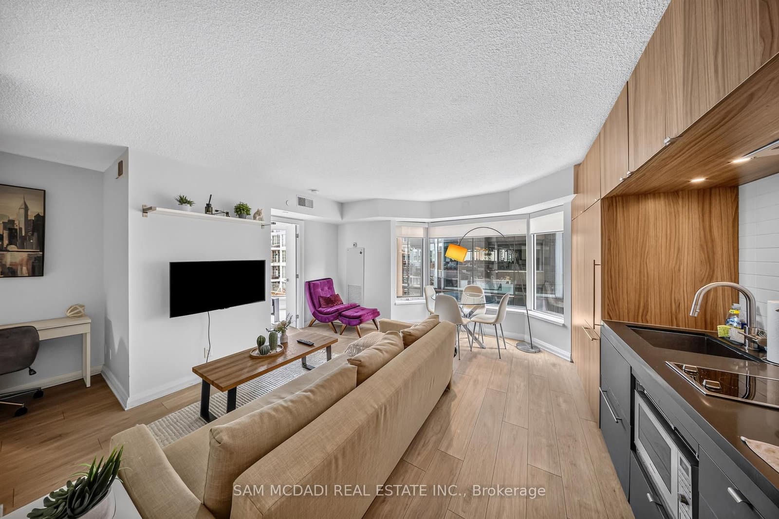 155 Yorkville Avenue, Unit 704 thumbnail 4