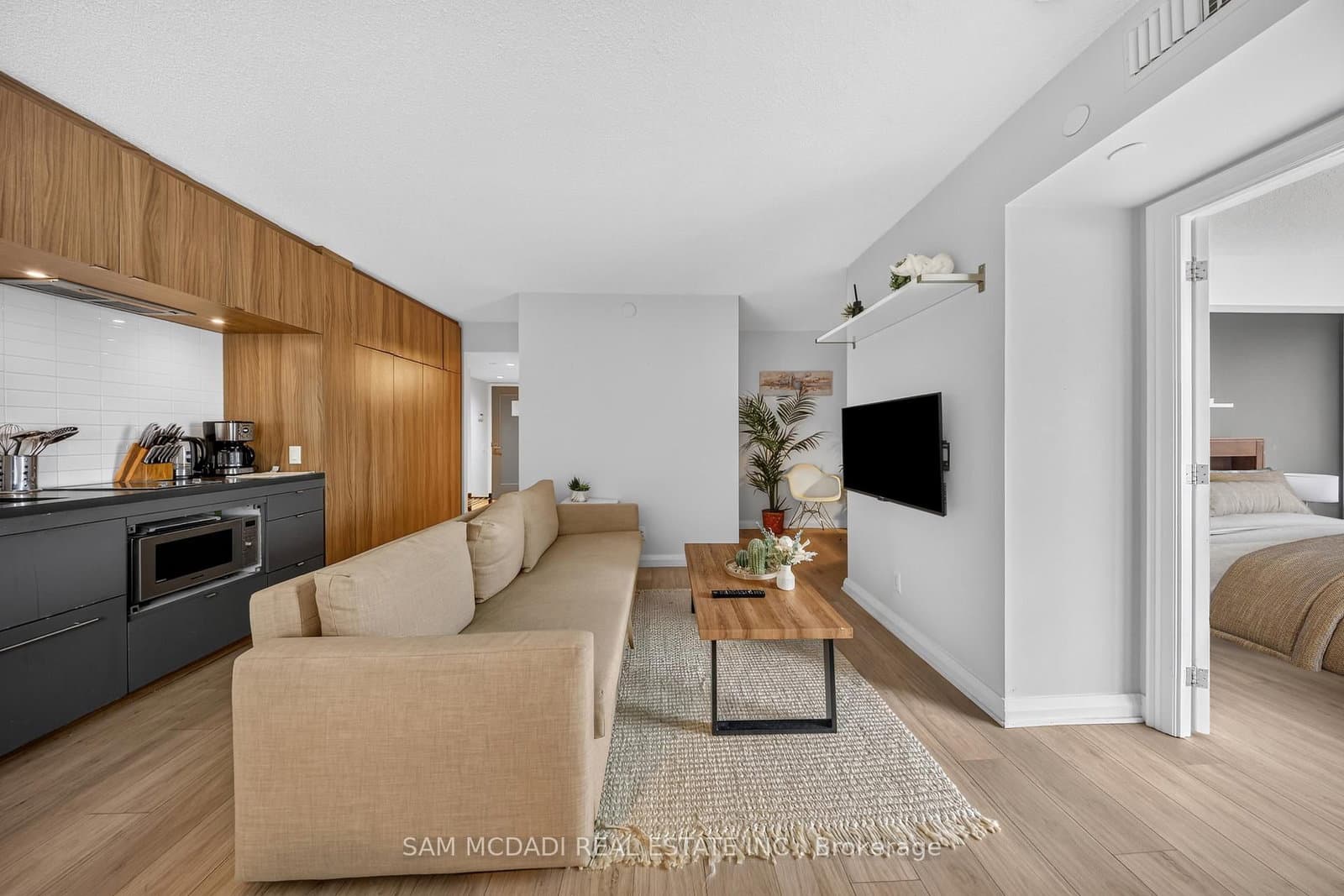 155 Yorkville Avenue, Unit 704 thumbnail 5