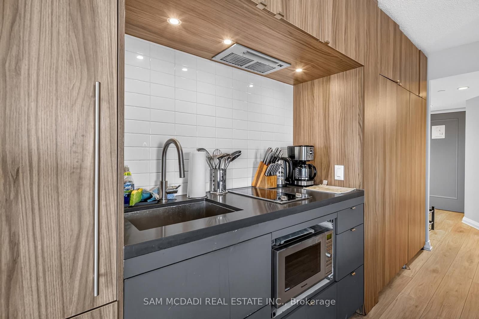 155 Yorkville Avenue, Unit 704 thumbnail 7