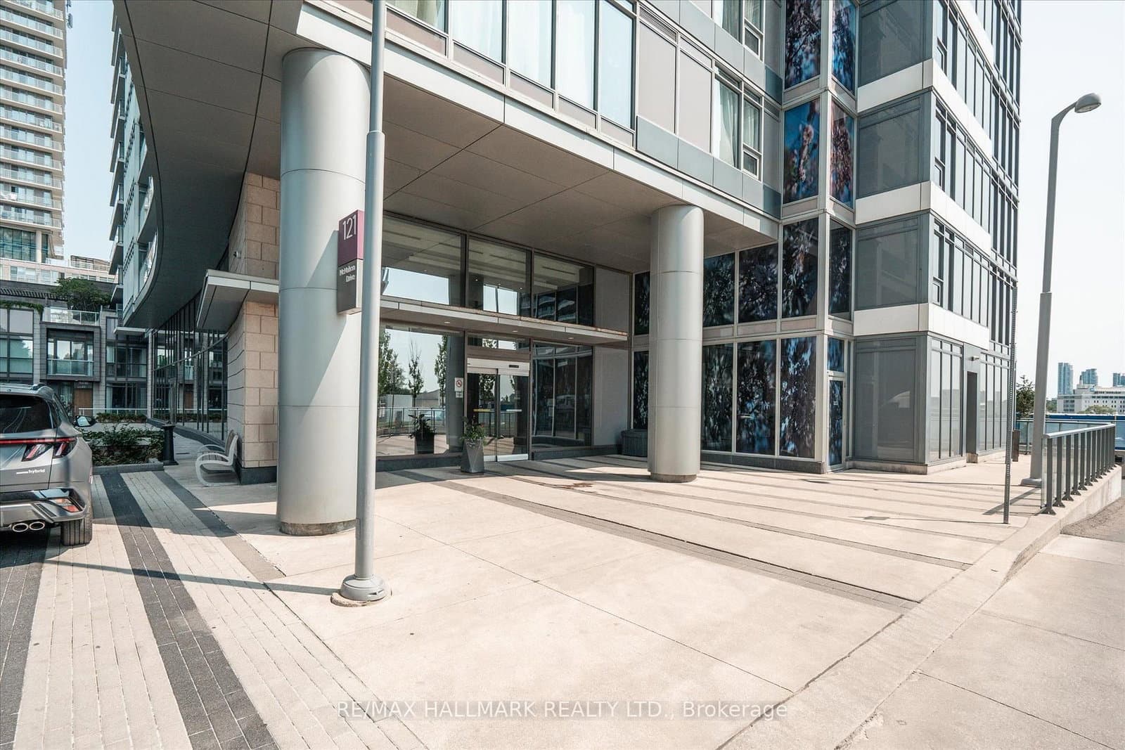 121 Mcmahon Drive, Unit 2110 thumbnail 3