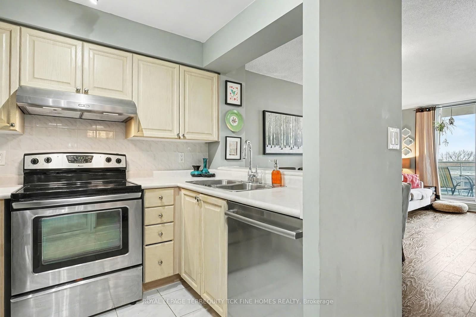 398 Eglinton Avenue E, Unit 1009 thumbnail 16