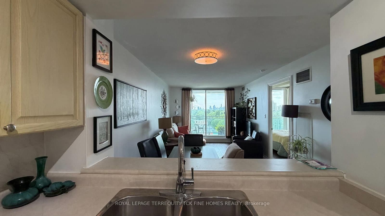 398 Eglinton Avenue E, Unit 1009 thumbnail 8