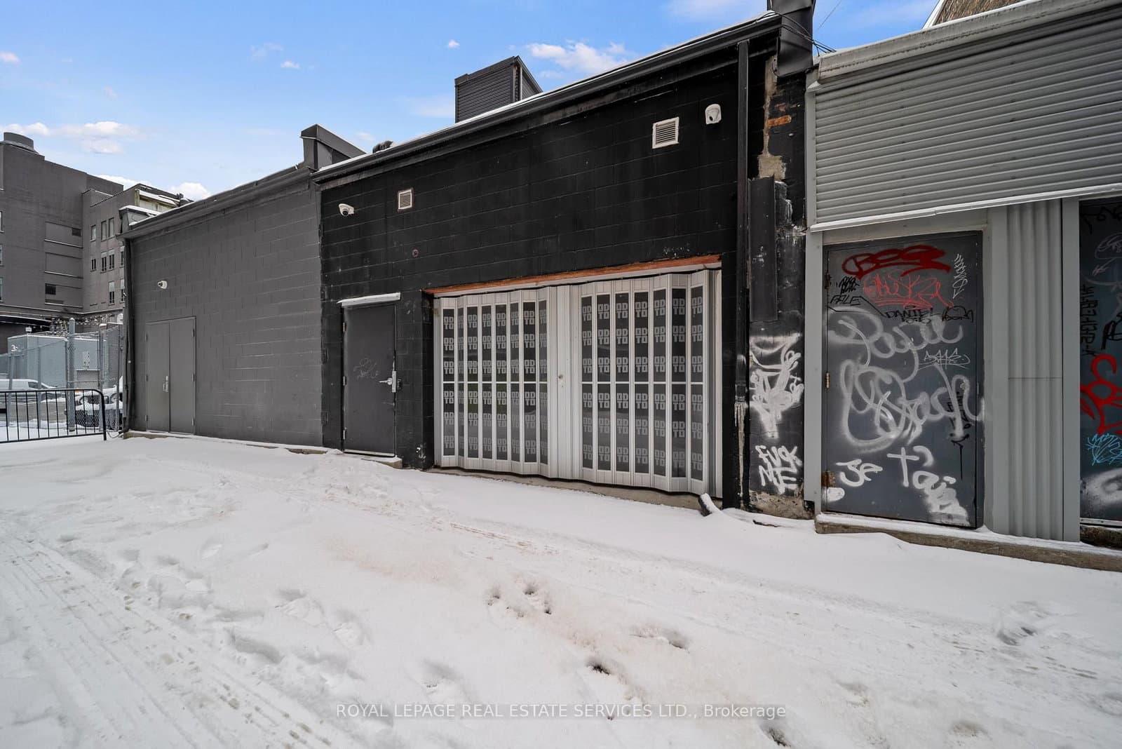 273 Queen Street W thumbnail 20