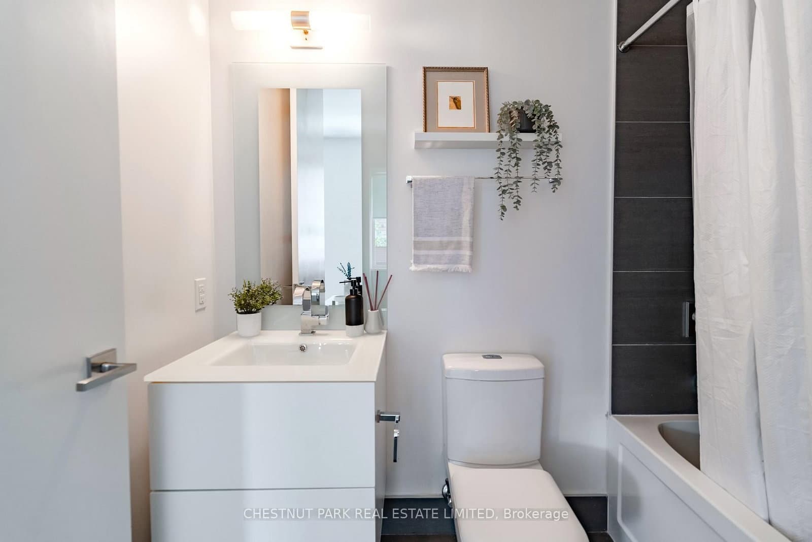 111 St Clair Avenue W, Unit 320 thumbnail 18