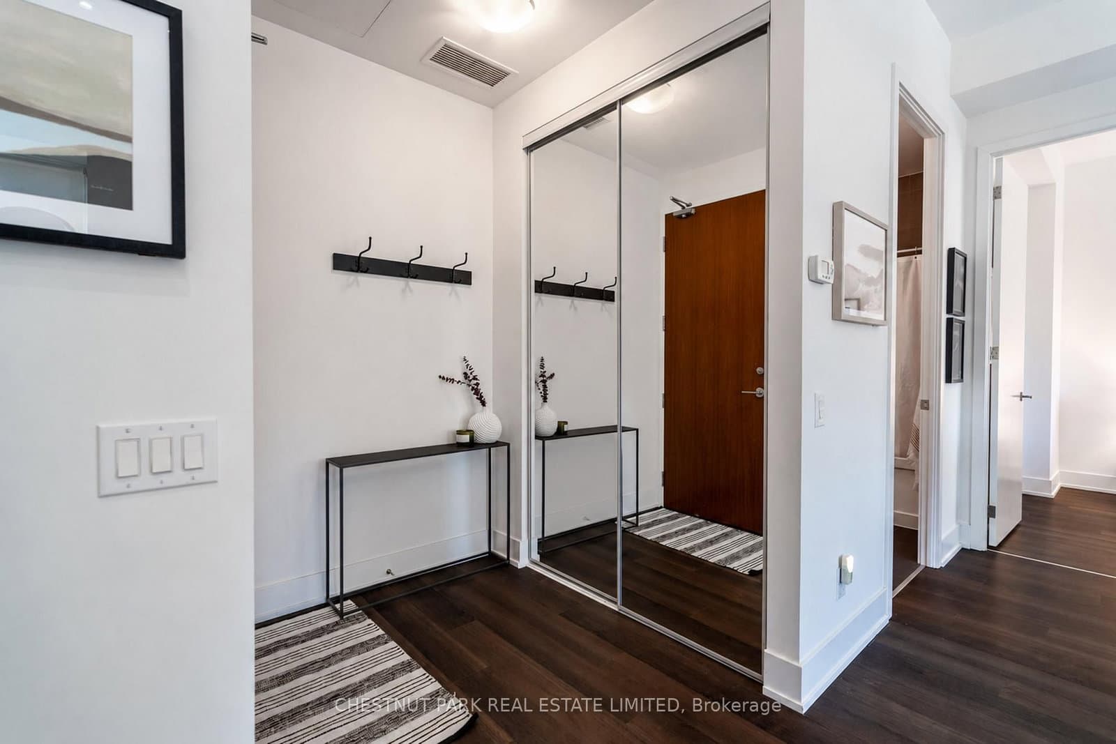 111 St Clair Avenue W, Unit 320 thumbnail 3