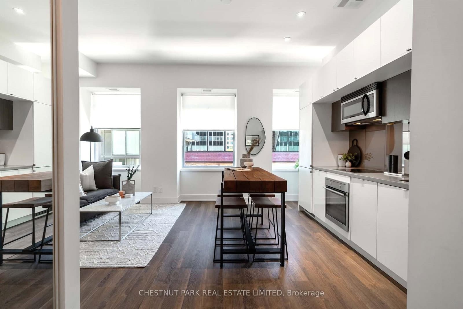 111 St Clair Avenue W, Unit 320 thumbnail 5