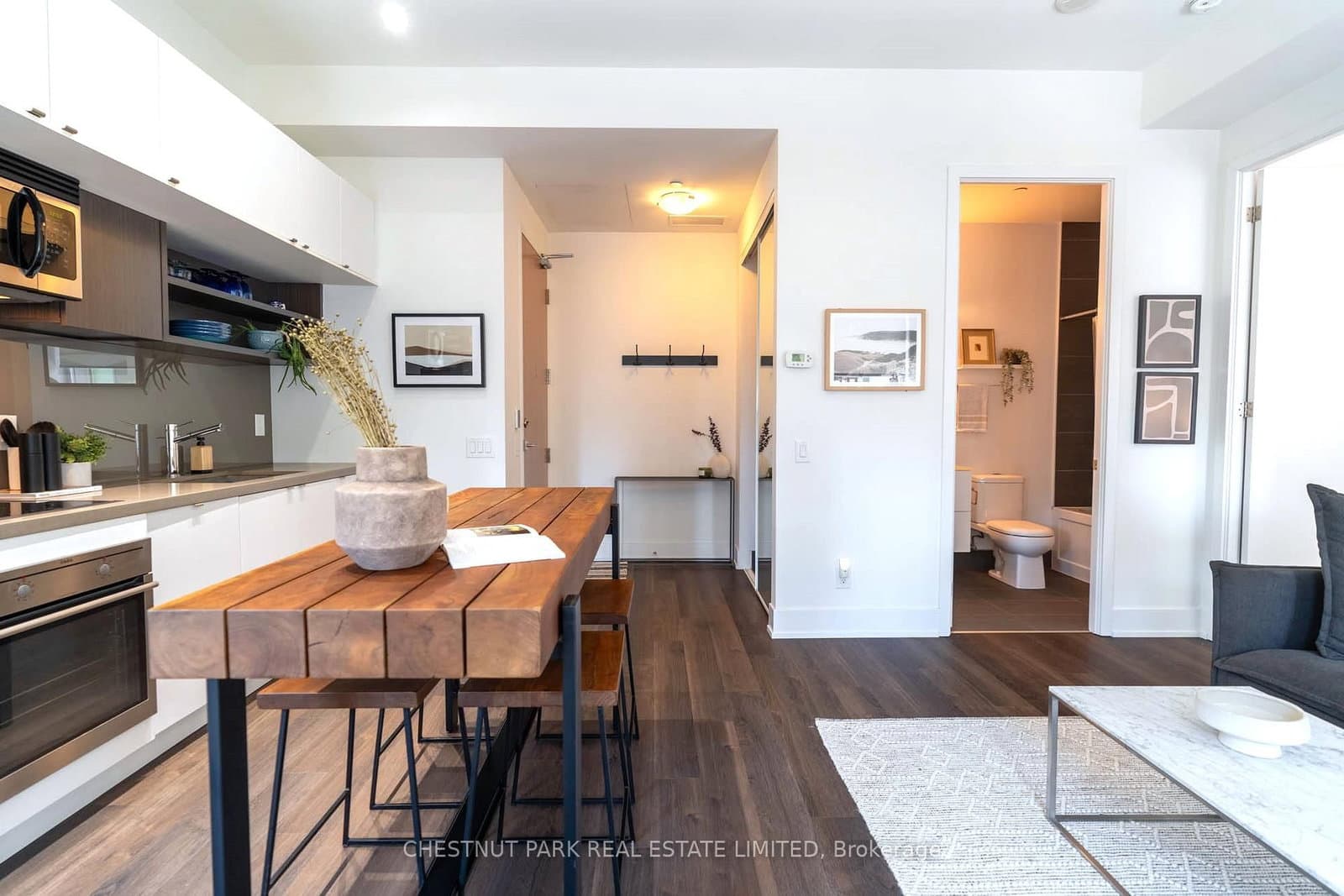 111 St Clair Avenue W, Unit 320 thumbnail 6