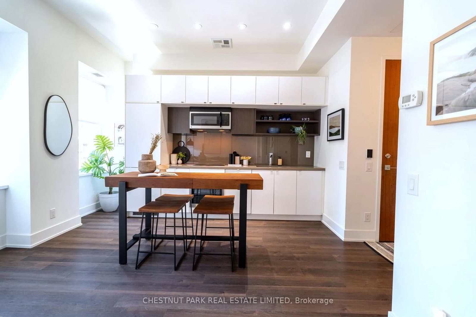111 St Clair Avenue W, Unit 320 thumbnail 8