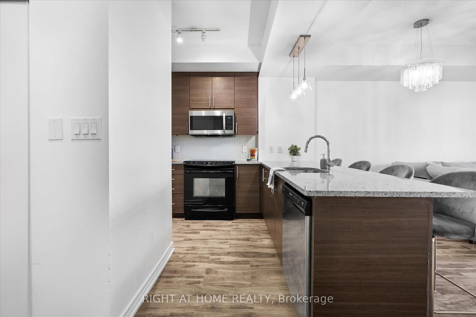 70 Forest Manor Road, Unit 217 thumbnail 7