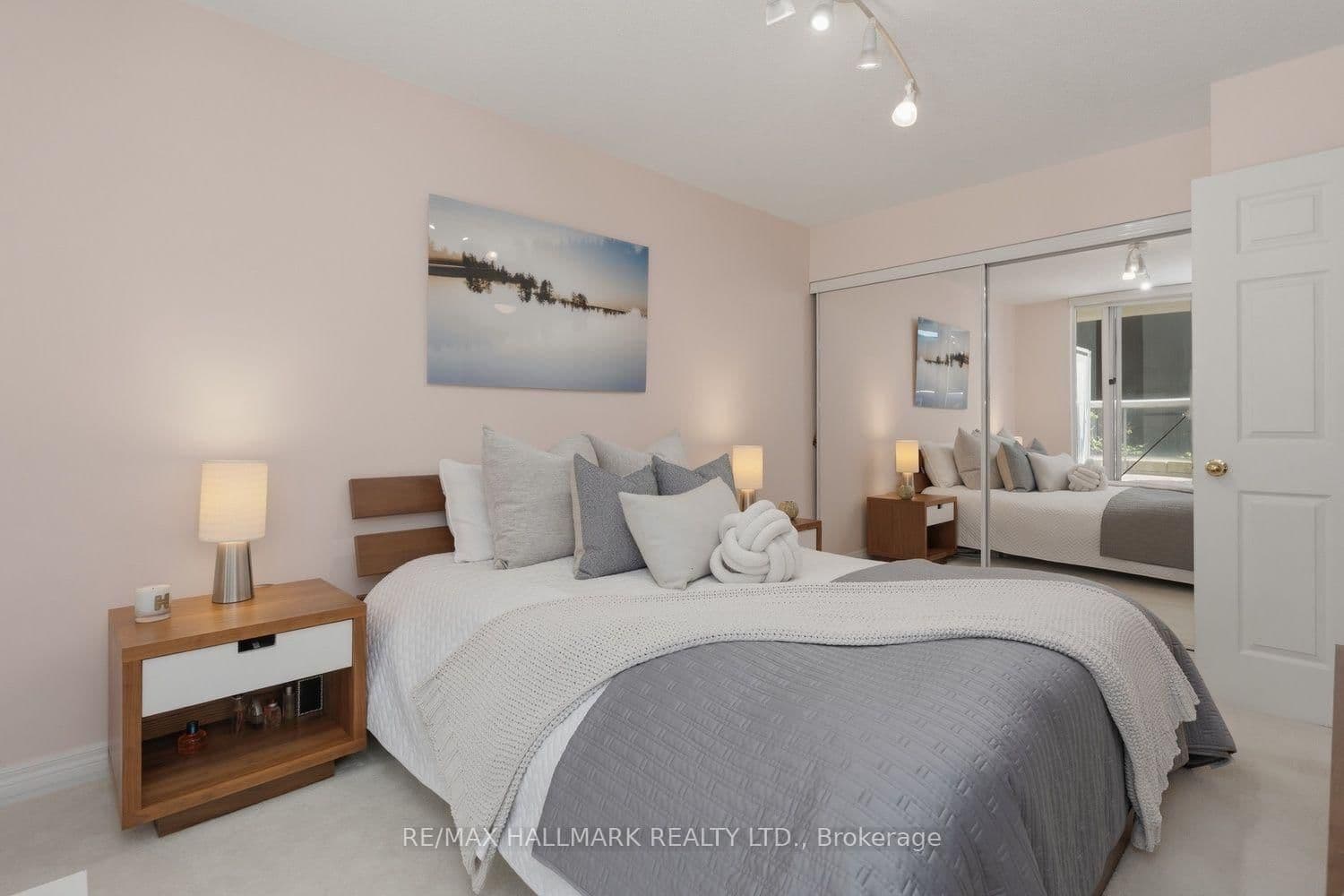 43 Eglinton Avenue E, Unit 310 thumbnail 13