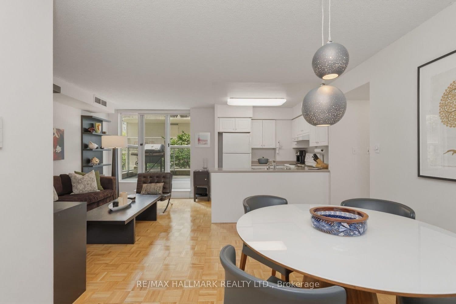 43 Eglinton Avenue E, Unit 310 thumbnail 19