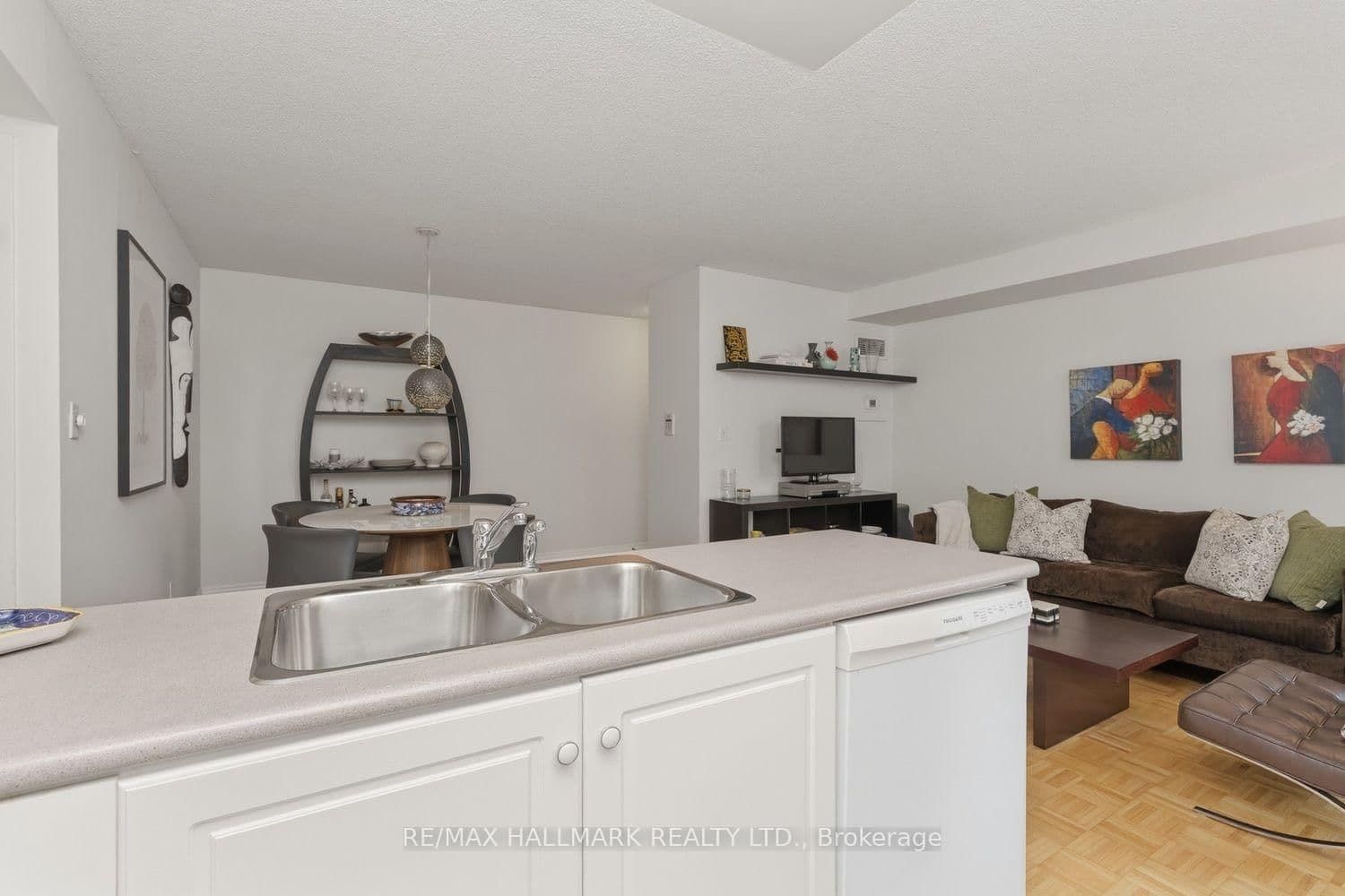 43 Eglinton Avenue E, Unit 310 thumbnail 21