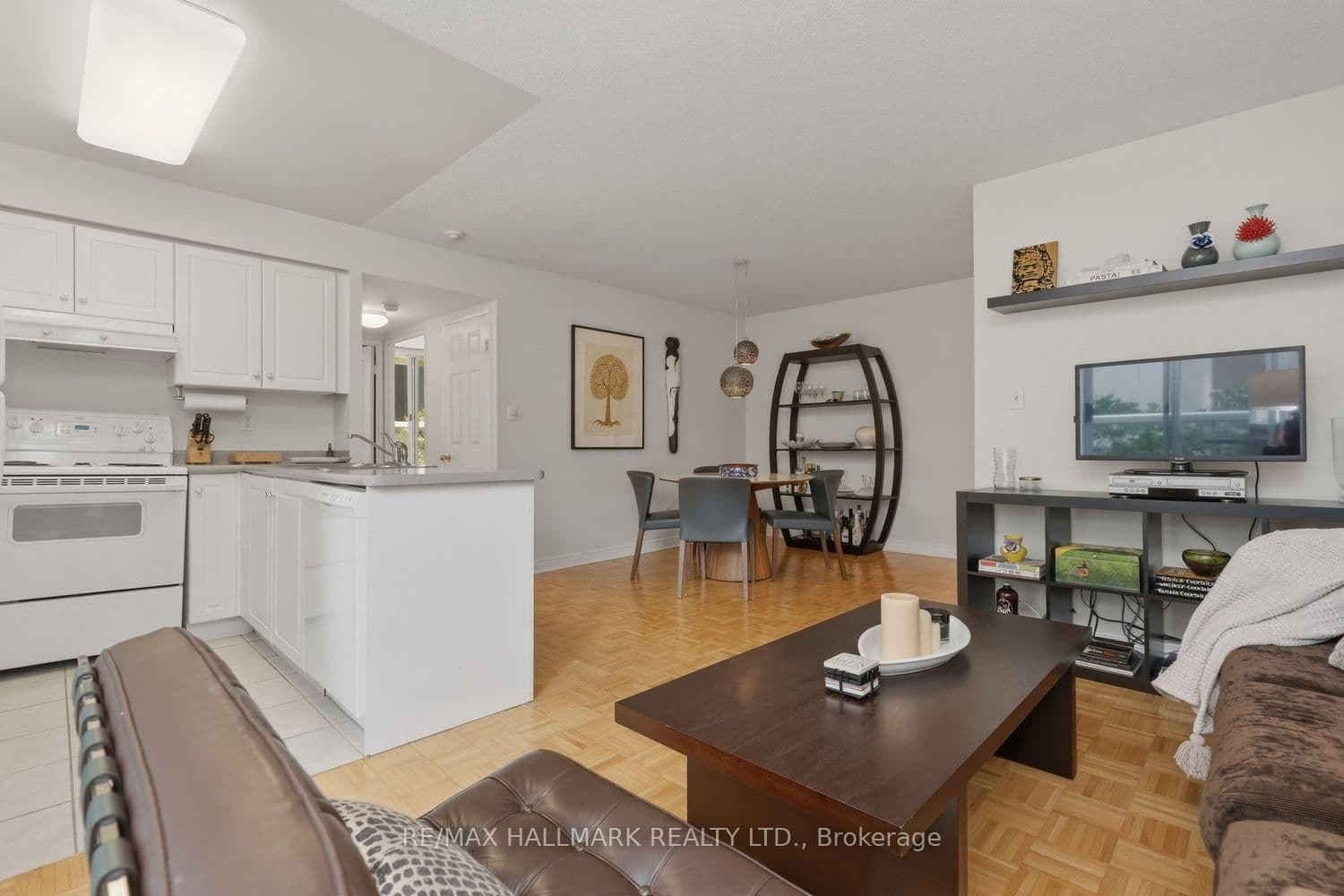 43 Eglinton Avenue E, Unit 310 thumbnail 23