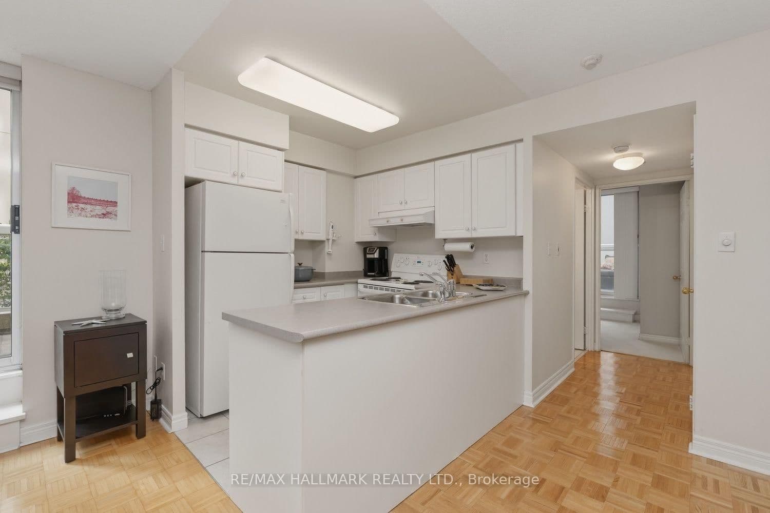 43 Eglinton Avenue E, Unit 310 thumbnail 4