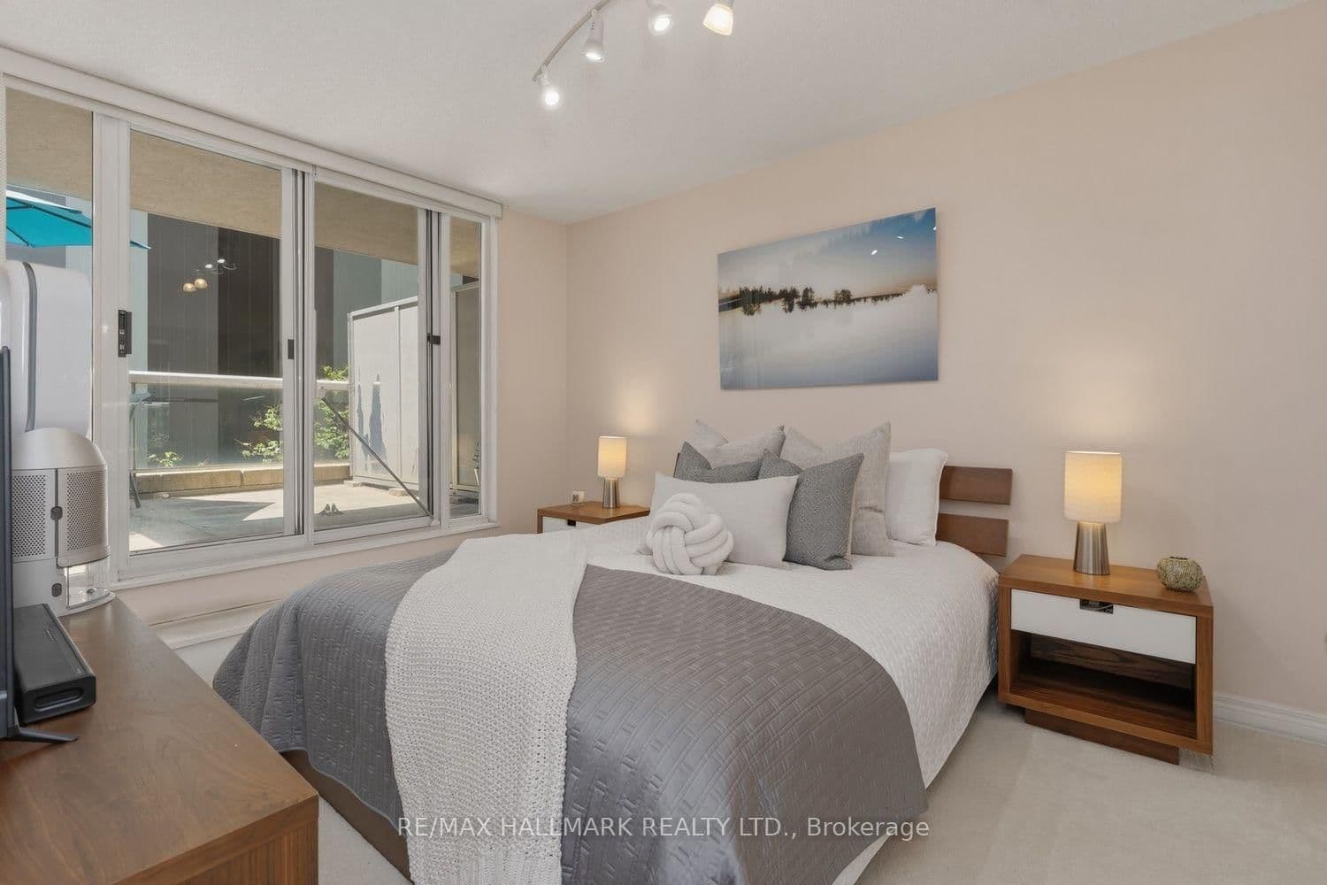 43 Eglinton Avenue E, Unit 310 thumbnail 6