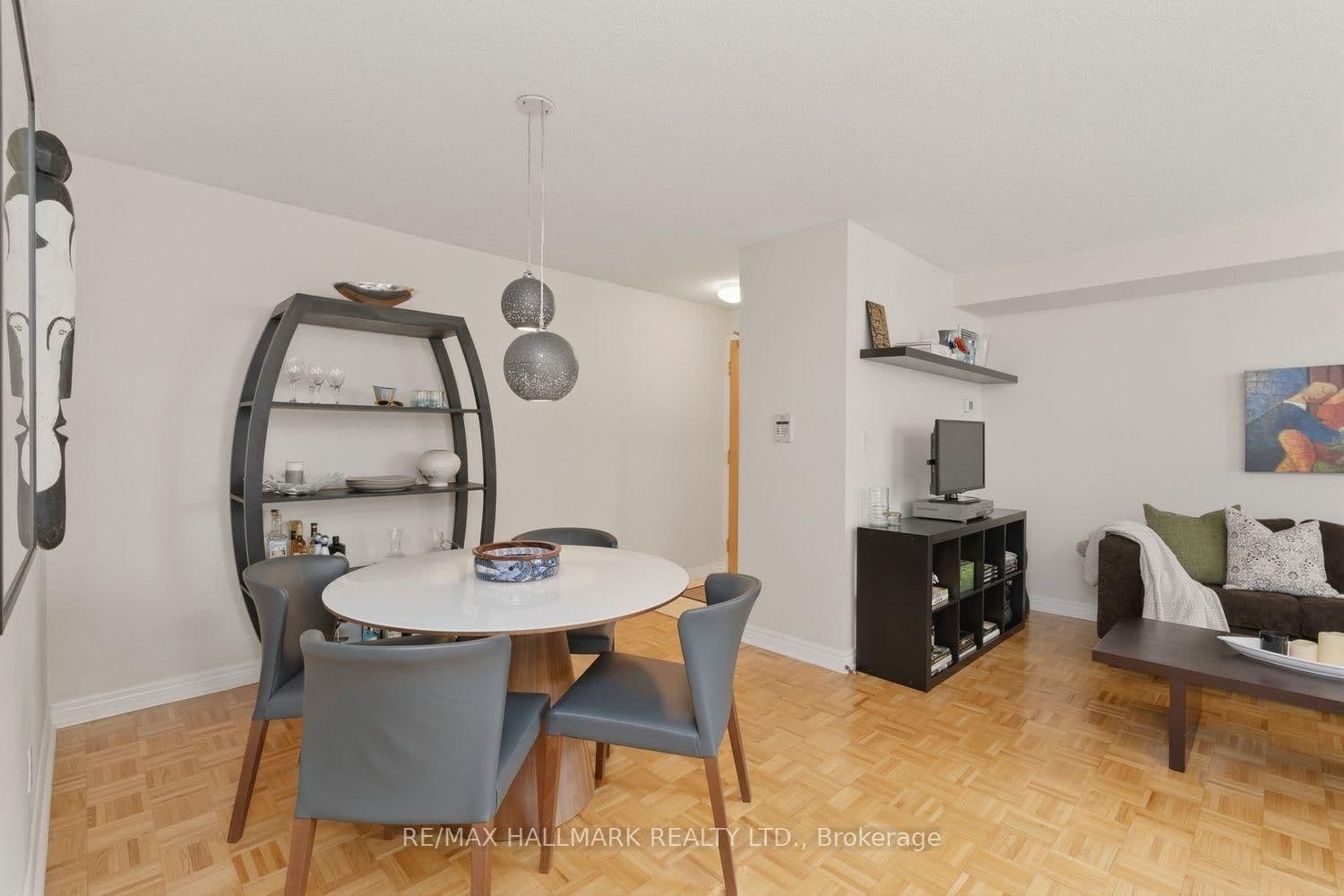 43 Eglinton Avenue E, Unit 310 thumbnail 9