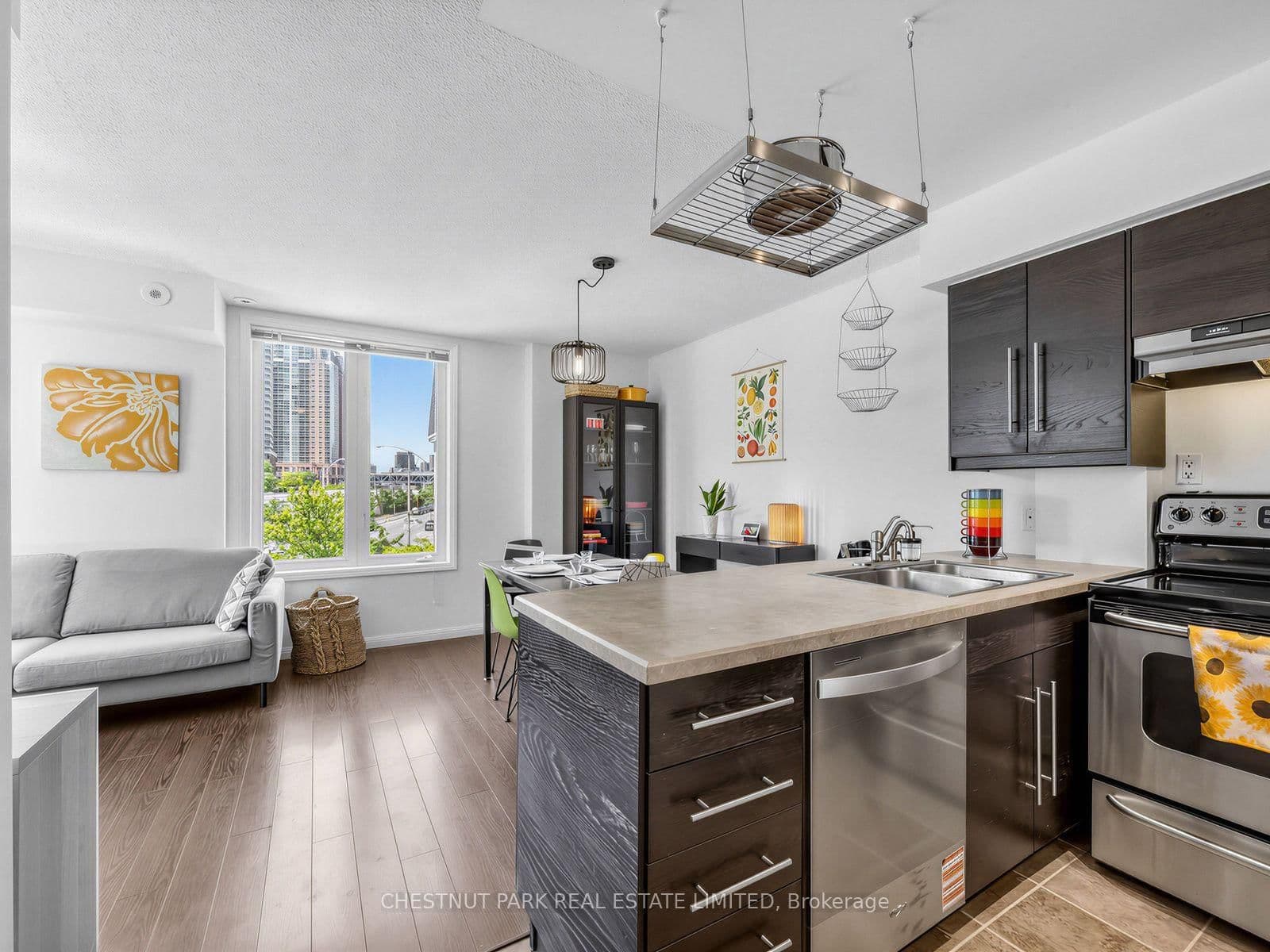 26 Douro Street, Unit 333 thumbnail 2