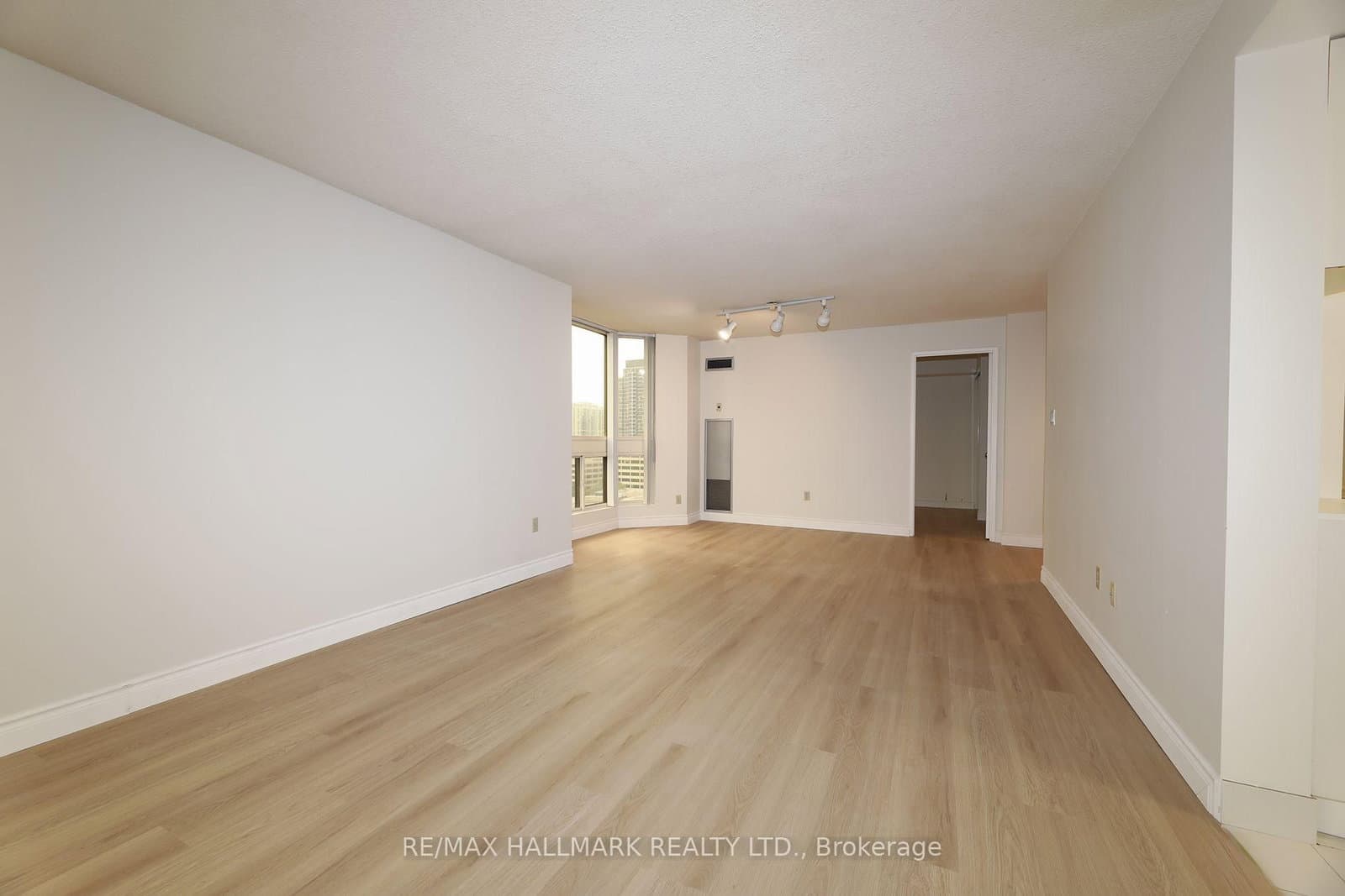 10 Kenneth Avenue, Unit 1704 thumbnail 16