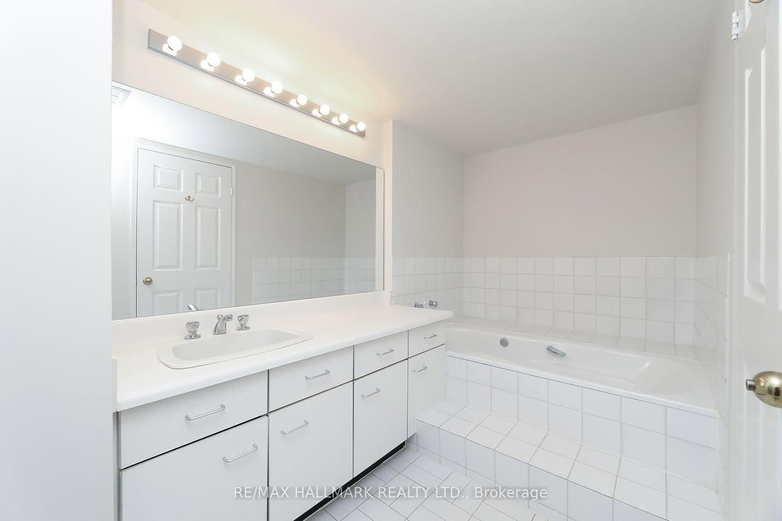 10 Kenneth Avenue, Unit 1704 thumbnail 28