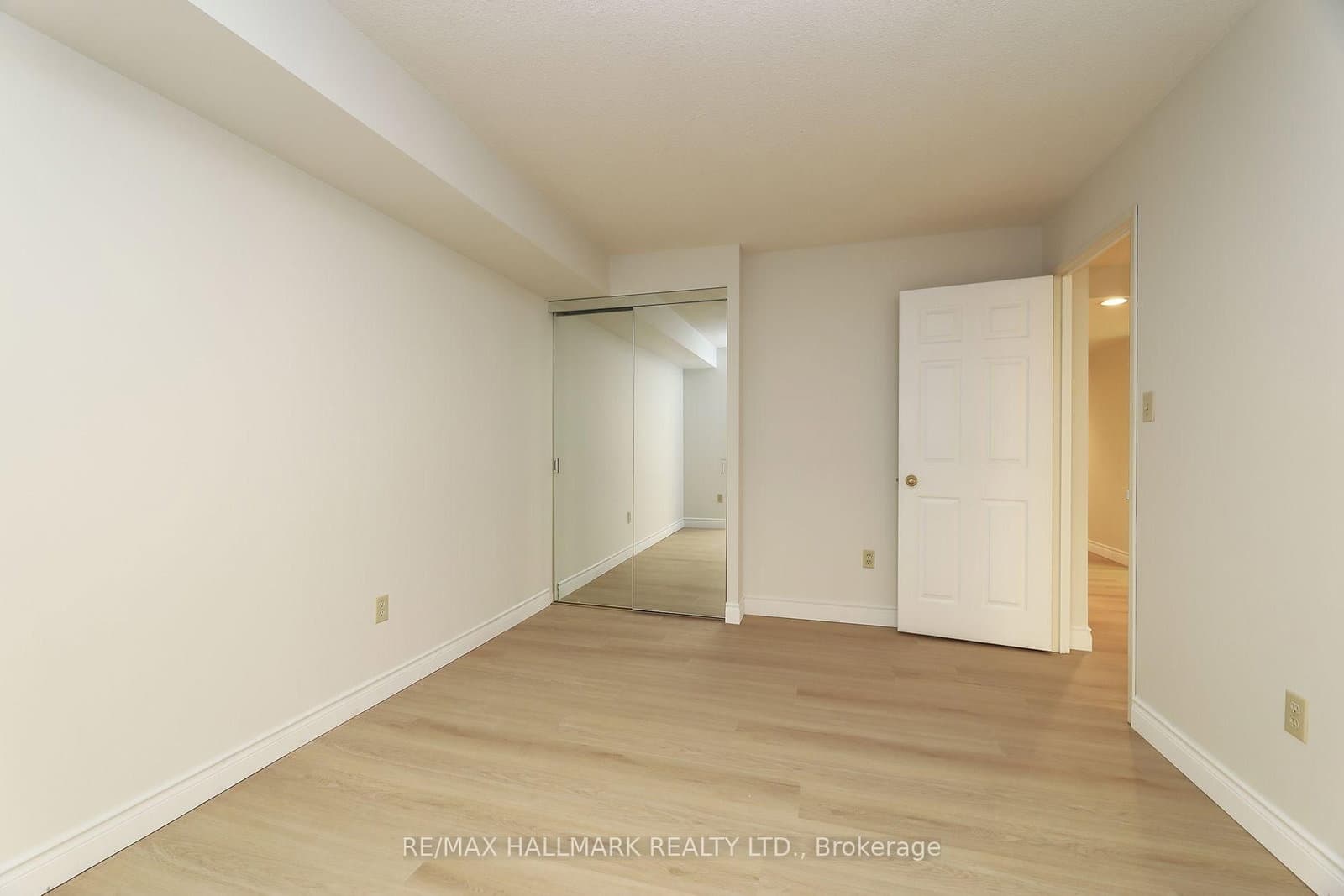 10 Kenneth Avenue, Unit 1704 thumbnail 32