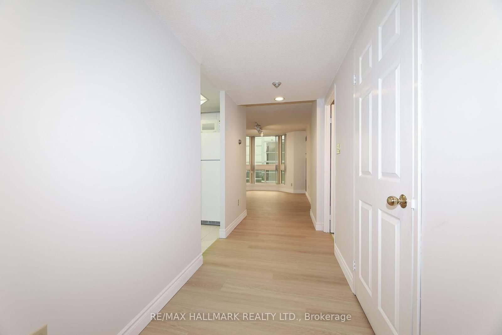 10 Kenneth Avenue, Unit 1704 thumbnail 8